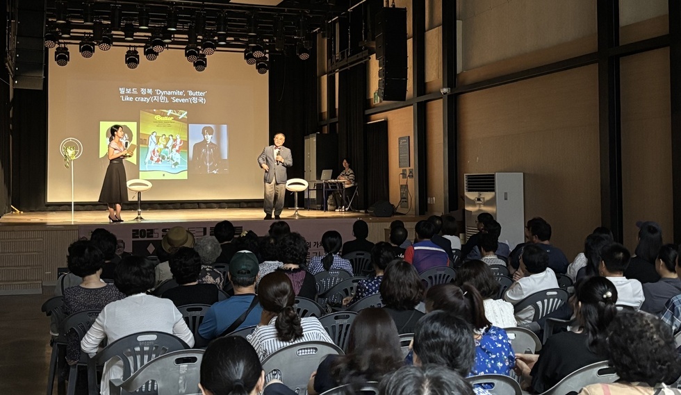 2. 나주문화재단이 지난 27일 임진모 대중음악 평론가와 함께 ‘뮤직로드’ 두 번째 이야기를 성황리 마무리했다.jpeg